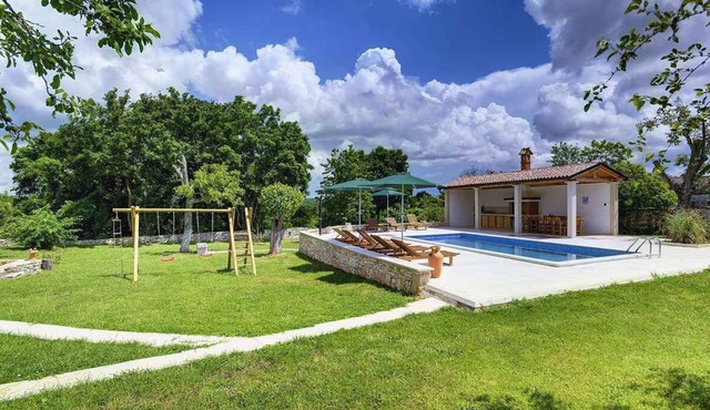 Villa with pool and volleyball court