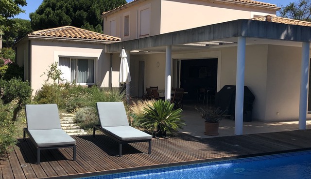 Villa with pool at the gates of the Creeks