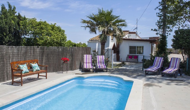 Villa with pool, barbecue, free wifi, beach at 3km