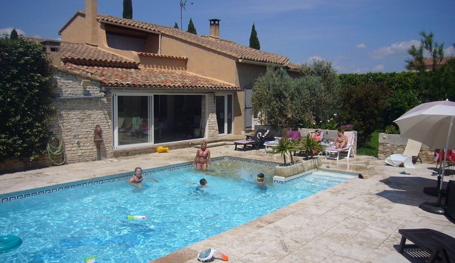 VILLA WITH POOL BETWEEN ALPILLES AND DURANCE
