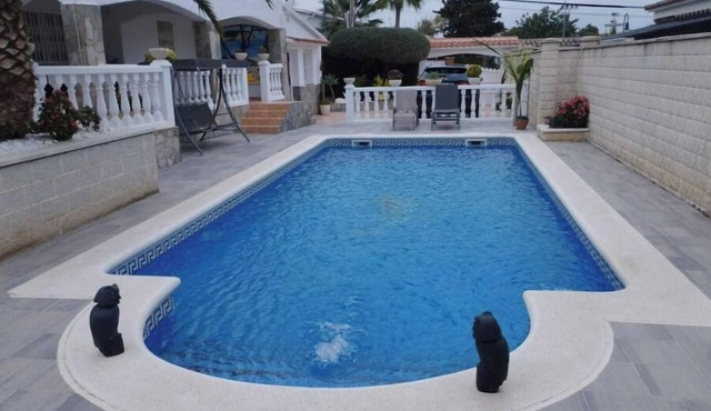 Villa With Pool Close to the Beach