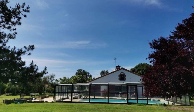 Villa with pool, close to the sea