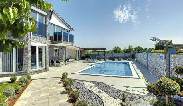 Villa with pool, cozy terraces and barbecue