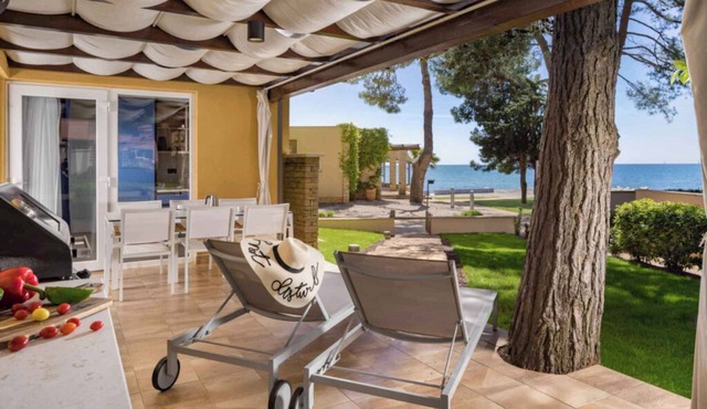 Villa with pool for 6 people