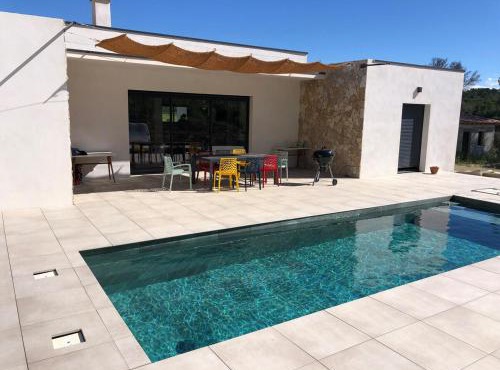 Villa with pool for 8 people