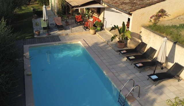 Villa with pool for families seeking peace and quiet.