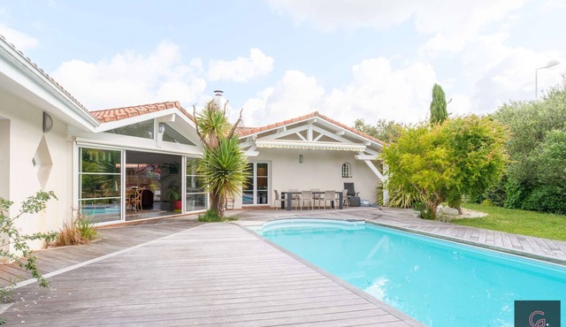 Villa with pool for 8 people in Biscarrosse town