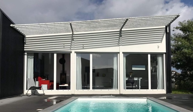 Villa with pool and Jacuzzi nearby beaches / port and shops