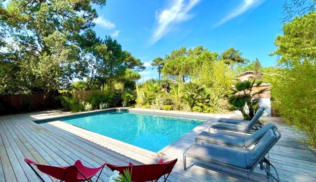 Villa with pool, idyllic terrace & magnificent views of the countryside