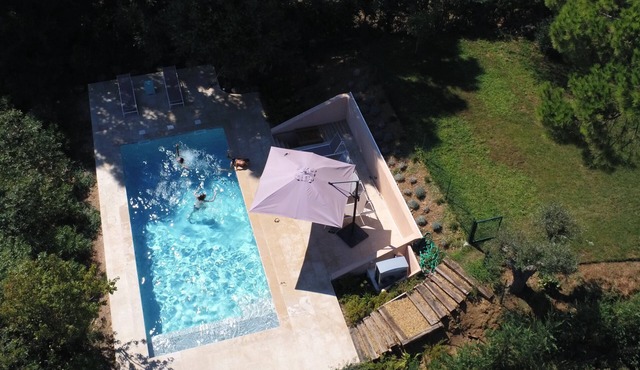 Villa with pool, center of La Croix, sea view, playground, 2 km from beaches