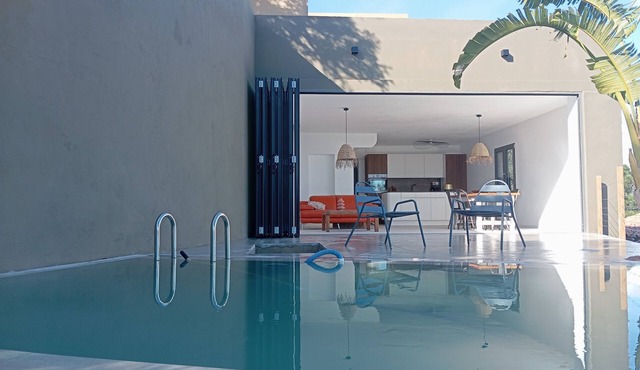 Villa with pool and sea view in an enclosed estate near the sea and the Esterel mountains