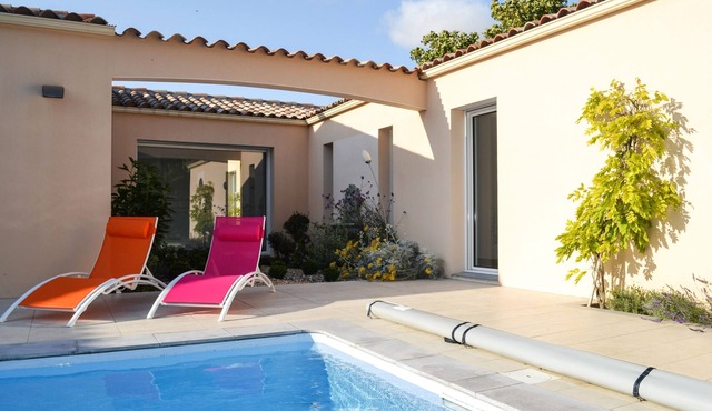 Villa with pool, in a park, quiet area, 6 people, 3 bedrooms