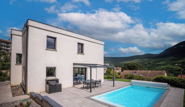 Villa with pool ideal for families