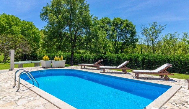 Villa with pool, Ideal for several families, 3 separate living units