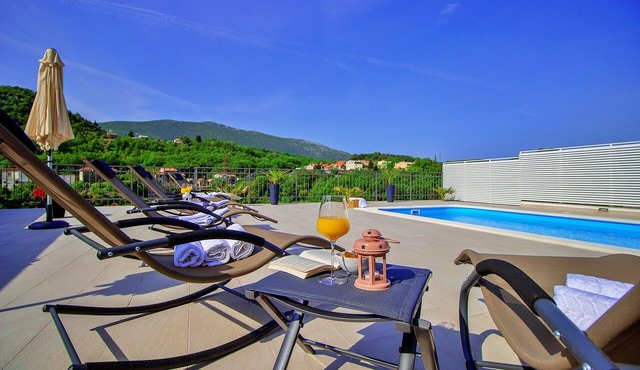 Villa with pool, ideal for 4 people