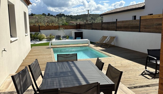 Villa with pool in a quiet village in central Hérault