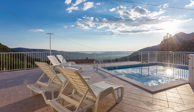 Villa with pool in Dubrovnik area
