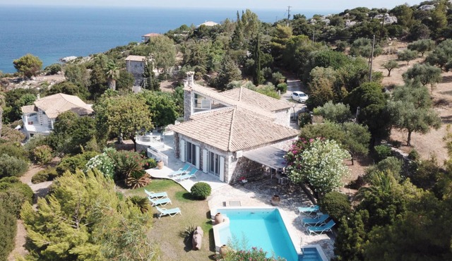 Villa with pool in exposed position, sea view, wifi | Messenia, Peloponnese