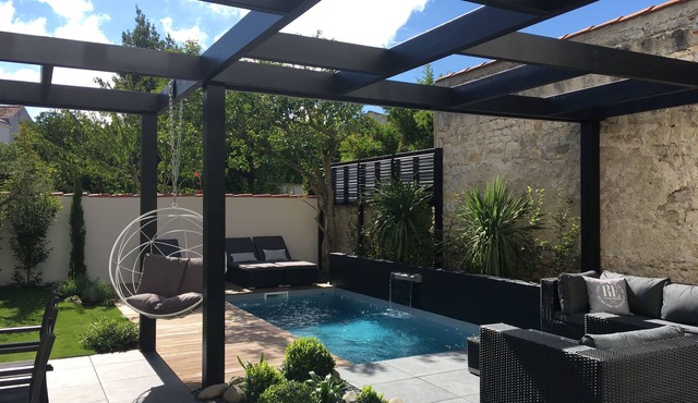 Villa with pool just a few minutes' walk from the beach and the Old Port