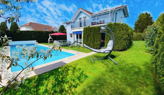 Villa with Pool: Leon’s Holiday Homes