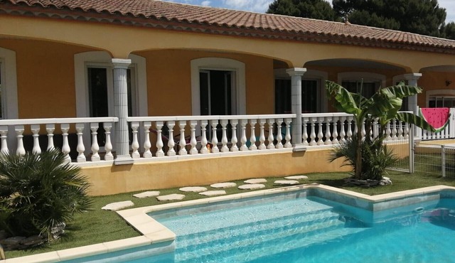 Villa with pool near the sea