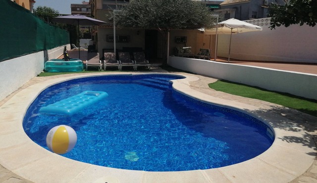 Villa with pool near the beach of Gandía