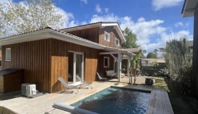 Villa with pool near the lake