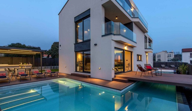 Villa with pool near the beach