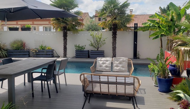 Villa with pool near Toulouse, forest and amenities