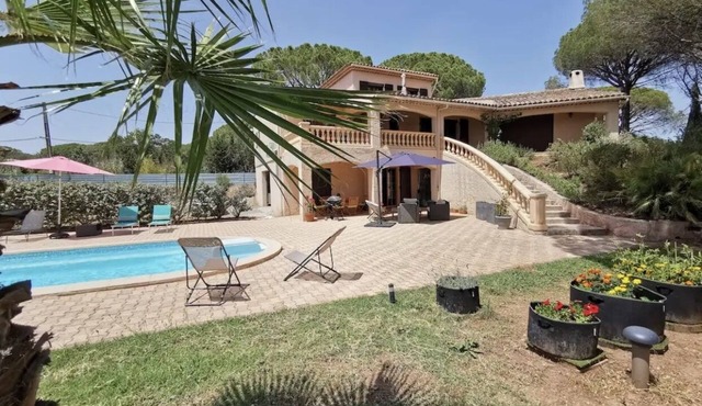 Villa with pool north of the Gulf of Saint-Tropez