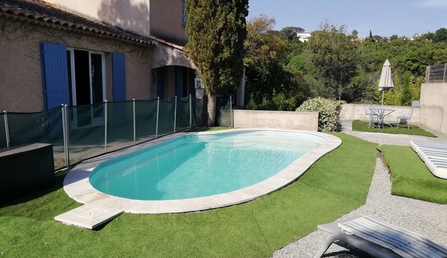 Villa with pool on golf course beach road 4 bedrooms 8/10 persons