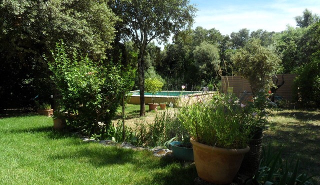 Villa with pool, sleeps 6, between Uzès and Pont du Gard