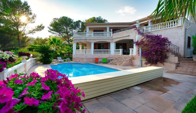 Villa with Pool small sea view/1km from the beach