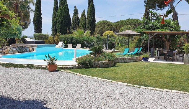 Villa with Pool, Spa, Petanque & 5000m² park, for dream vacations