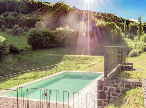 Villa with Pool & Views in Sérilhac