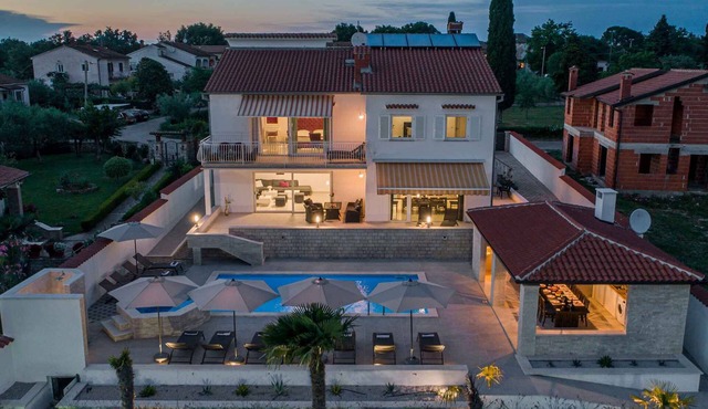 Villa with pool, whirlpool and sauna