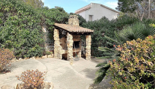 Villa with private pool for 8/9 people, 4 bedrooms, 3000 m from the beach