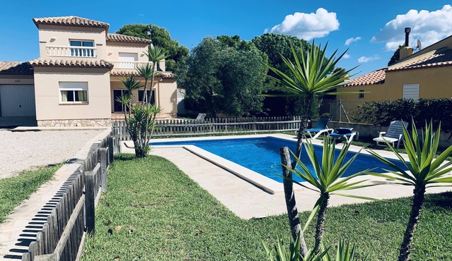 Villa with private pool for 11 people air conditioning wifi at 800m Calaforn