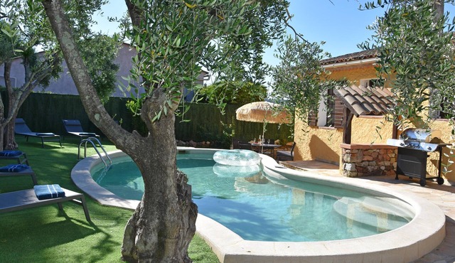 Villa with private pool 5 min walk from village