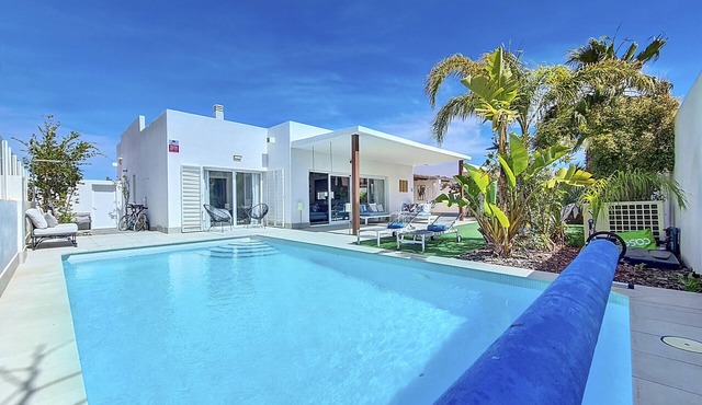 Villa with private pool and garden