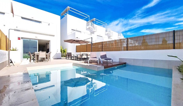 Villa with private pool and large patio