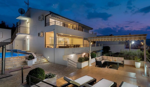 Villa with private swim pool, 40 meters from the sea