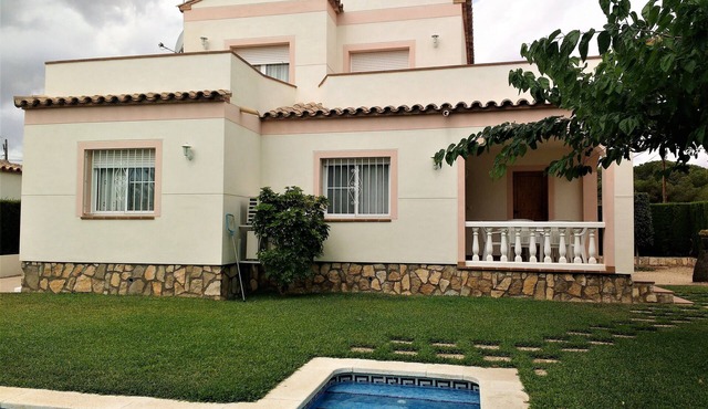 Villa with private pool for 8 people, air conditioning