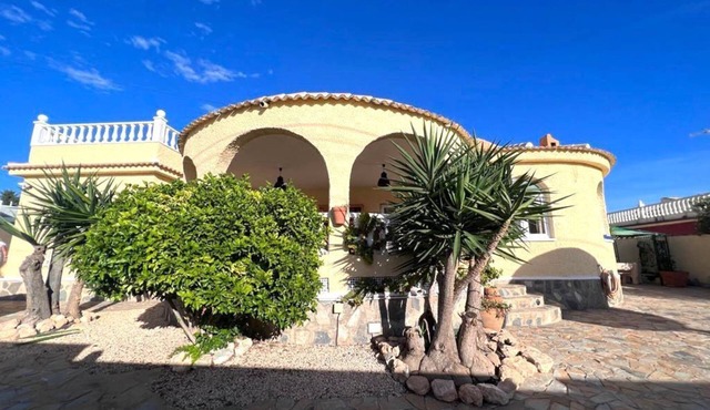 Villa with Private Pool in El Chaparral