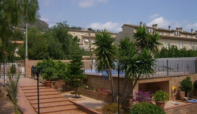 Villa with private pool, pool table, barbecue, 5 m to the beach, mountain views.