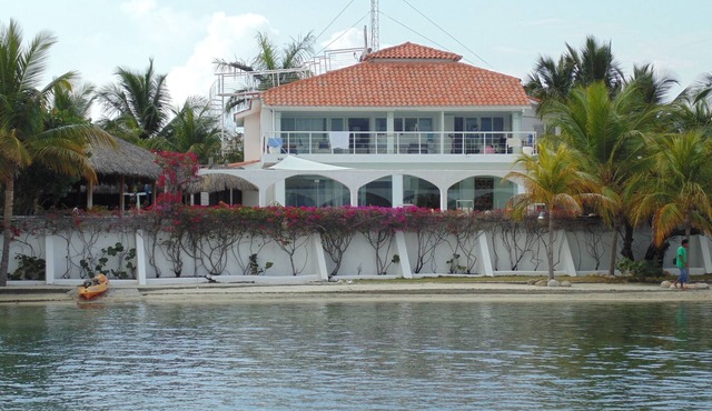 Villa with private beach, facing the dunes of Bani. Paradise place