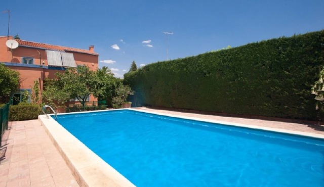 Villa with private pool and 1000 m2 of gardens and orange