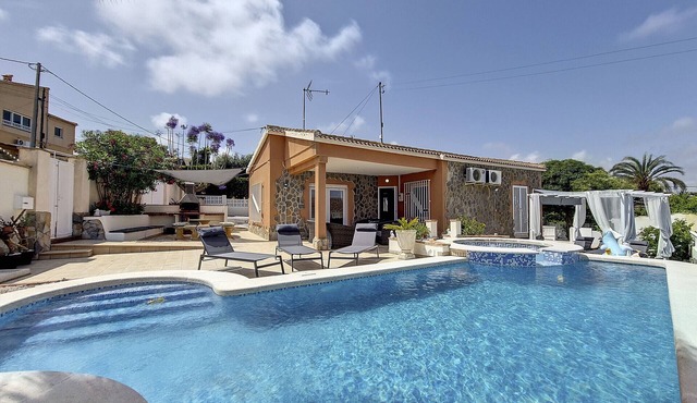 Villa with private pool and garden