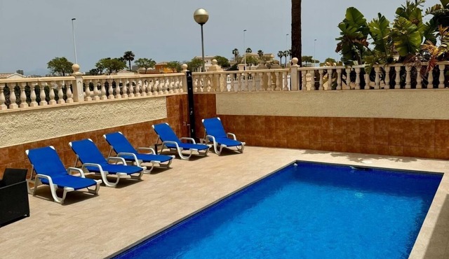 Villa with Private Pool and Large Underbuild