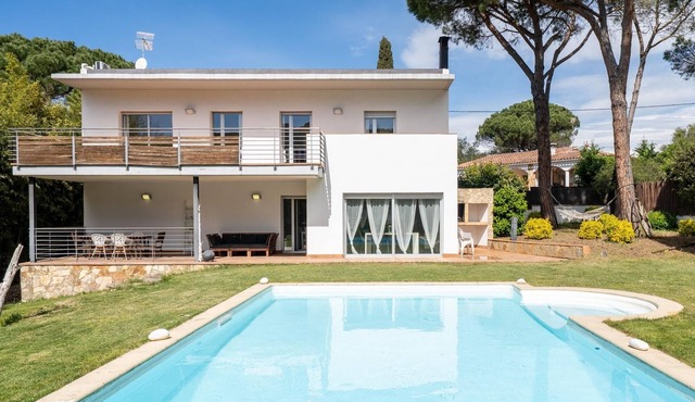 Villa with private pool and barbecue 15min beach